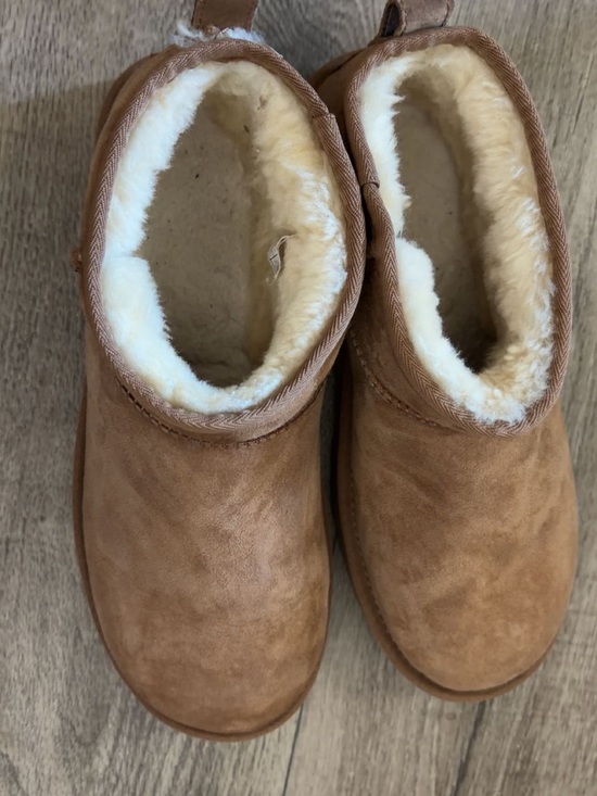 Uggs size 10 Ankle Boot - Chestnut Brown: new in box ( small defect last pic) main image 5